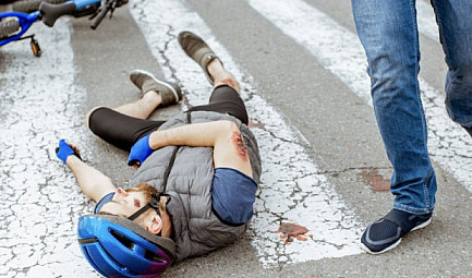 Casque à vélo : faut-il le rendre obligatoire ? Le débat relancé